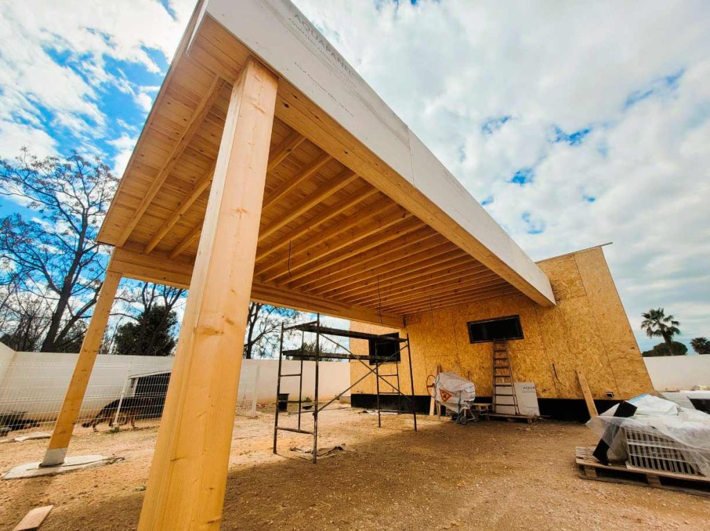 Normativas técnicas y certificaciones en casas de madera: lo que exige la ley en España